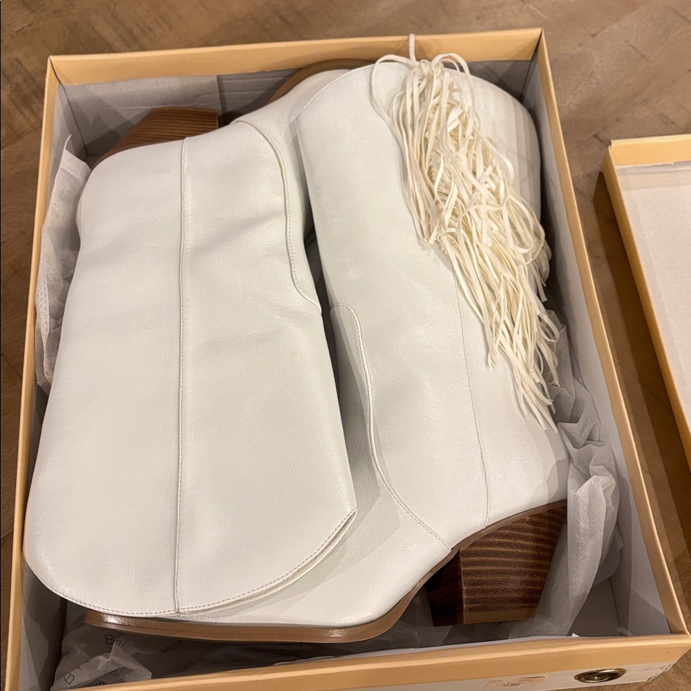 Bellini Andi White High-Cut Ankle Boots Fringe Womens Size 10 NEW IN BOX NWT - Picture 4 of 7